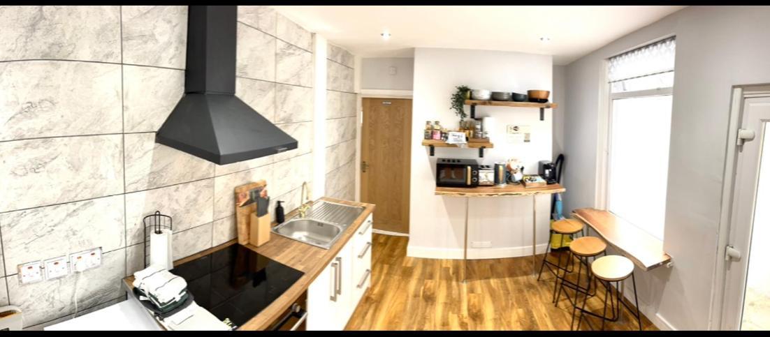 The South Valley Home Neath Bagian luar foto