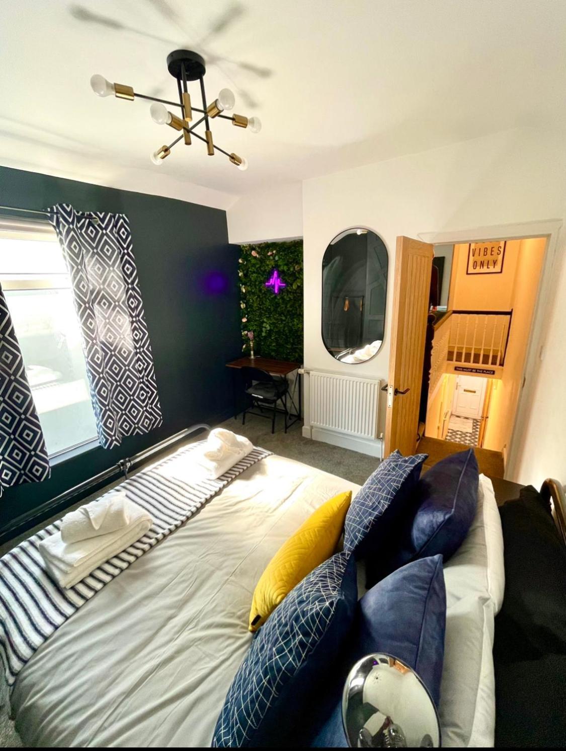 The South Valley Home Neath Bagian luar foto